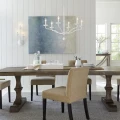 nowoczesny-zyrandol-swiecznikowy-w-jadalni-nad-stolem