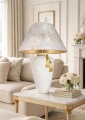 piekna-lampa-stolowa-ceramiczna-w-eleganckim-salonie.jpg