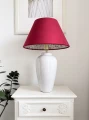biala-lampa-z-czerwonym-abazurem.jpg
