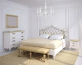bialy-zyrandol-w-sypialni.jpg
